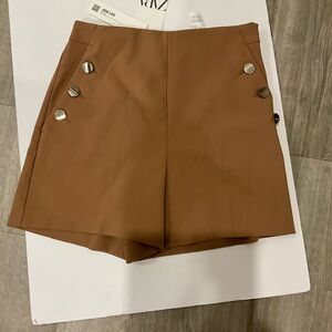 Women’s Zara high waisted shorts with gold buttons